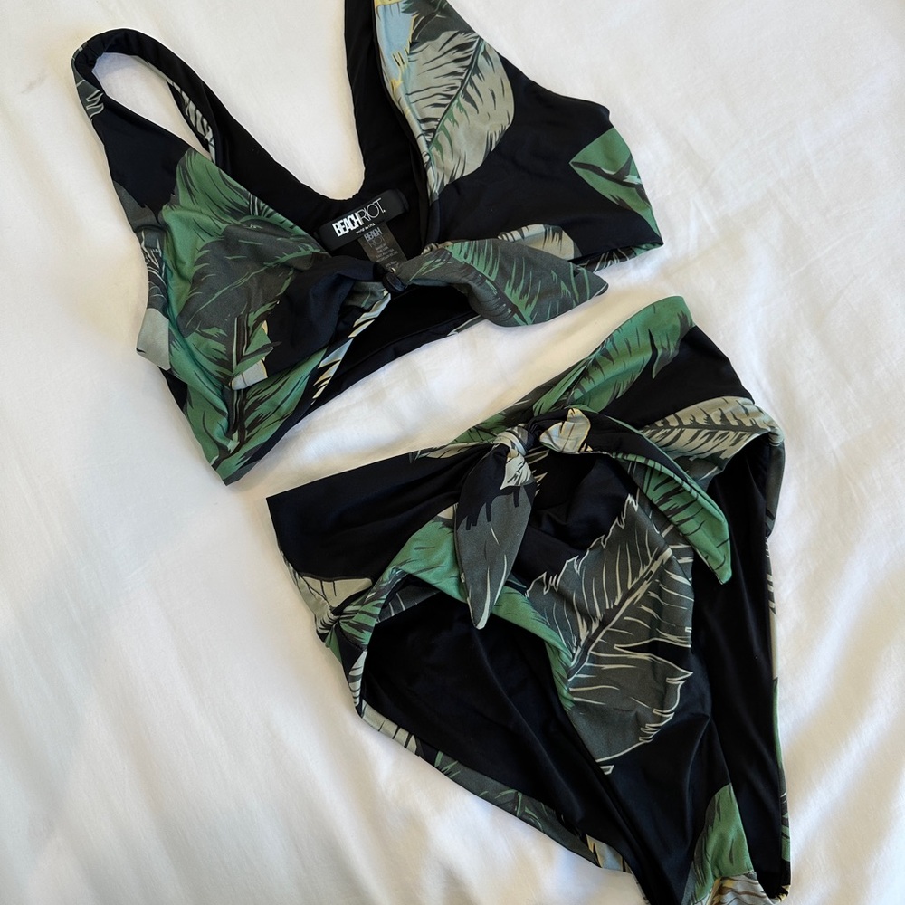 Beach riot tropical bikini size small